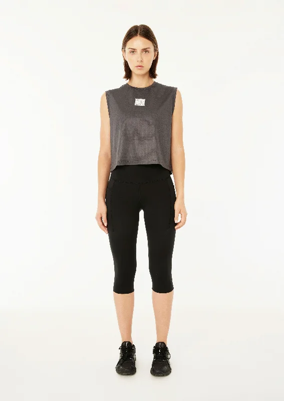 arrowhead-air-form-cropped-tank-in-dark-shadow