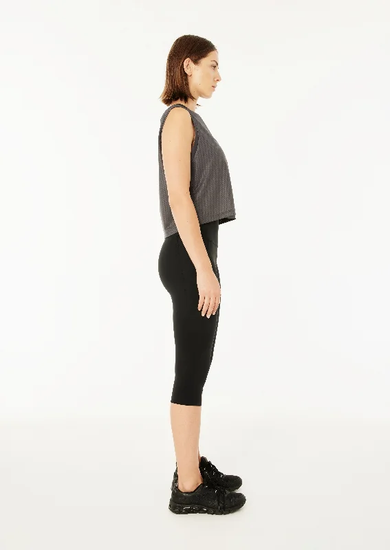 arrowhead-air-form-cropped-tank-in-dark-shadow