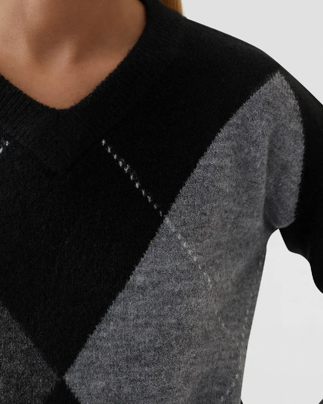 lowen-argyle-v-neck-knit