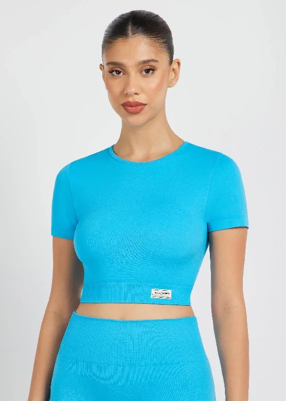 s671slwv9-women-seamless-tight-crop-tshirt-core