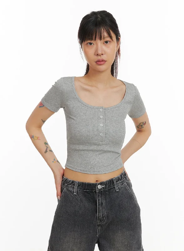 slim-fit-buttoned-u-neck-crop-top-iy410