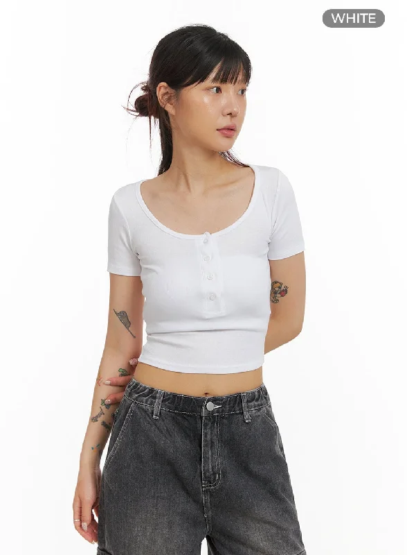 slim-fit-buttoned-u-neck-crop-top-iy410