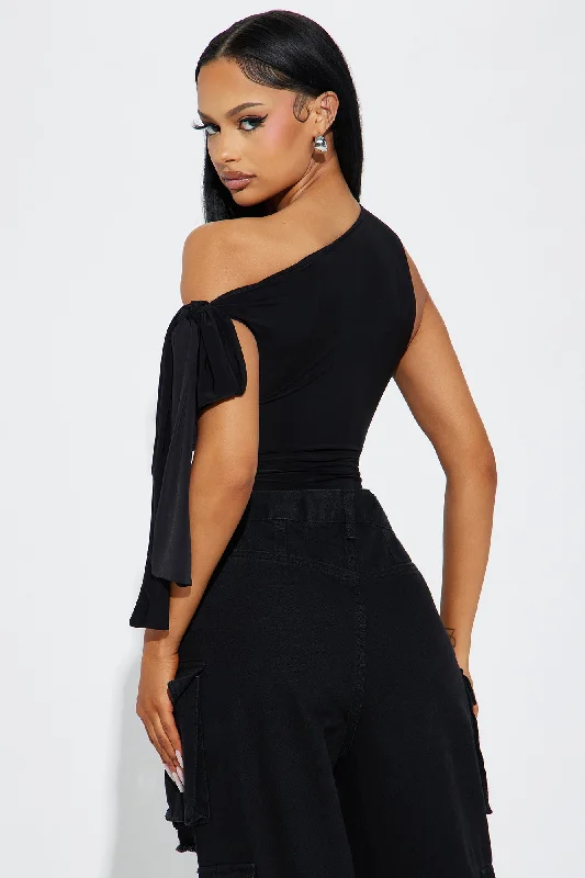 sofia-off-shoulder-bodysuit-black