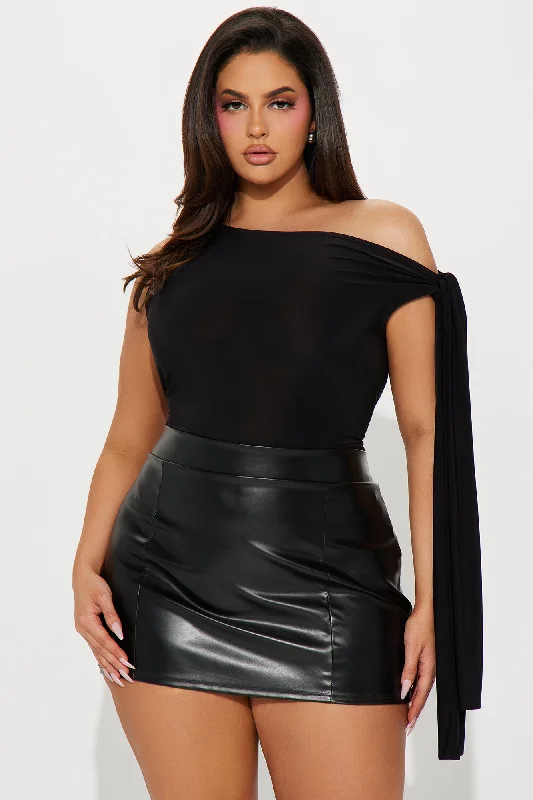 sofia-off-shoulder-bodysuit-black