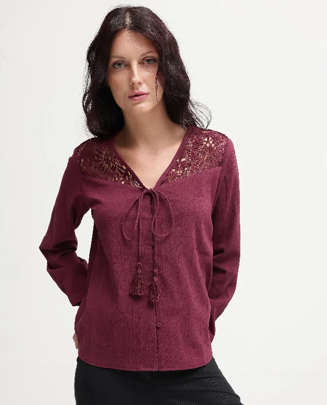 Rareism Women'S Sonoki Dark Maroon Cotton Button Closure Full Sleeve V-Neck Relaxed Fit Plain Top